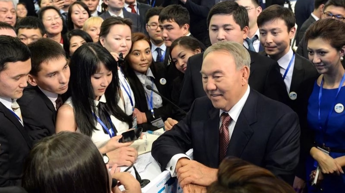 Nazarbaev: Qazaq jastarynyń shetelde jalshy bolyp júrmegenin maqtan tutamyn