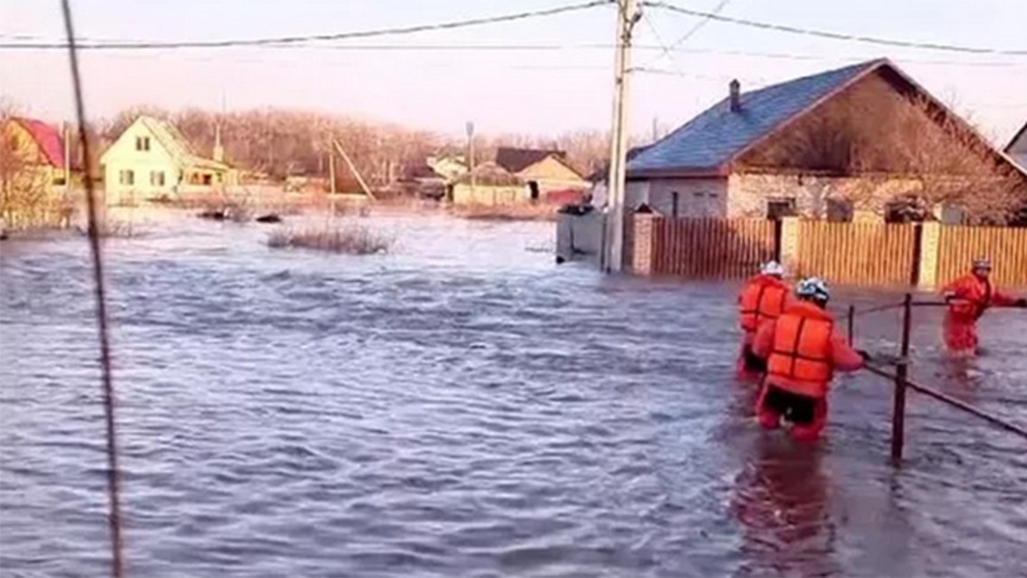 Вторая волна паводка на Урале: уровни воды 7 м 36 см продолжают расти в регионе