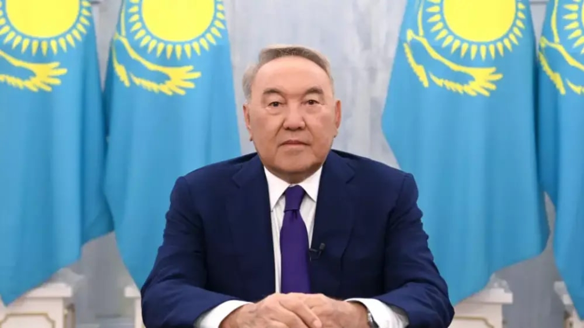 Nazarbaev taǵy bir mártebeden aıyryldy