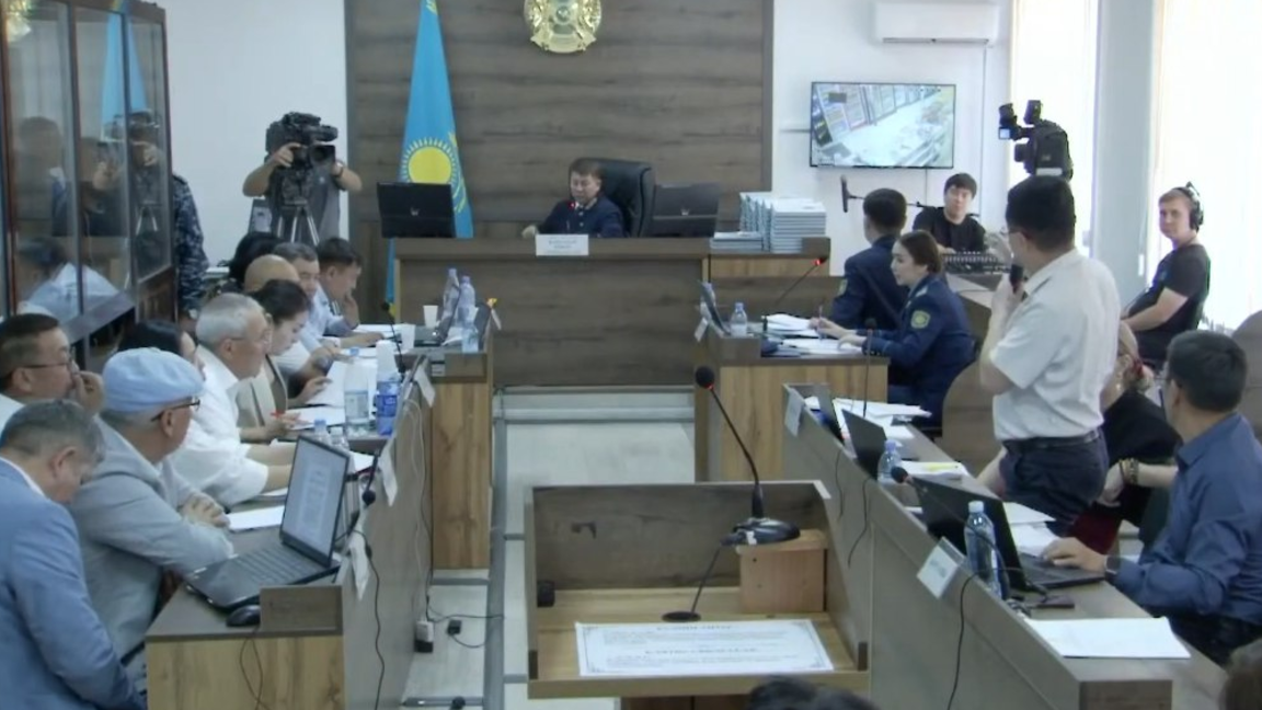 Sherzat isi boıynsha sotta ne boldy: advokattardyń shaǵymy men zaldaǵy kúlki