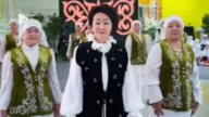Túrkistandyq ájeler Dımashtyń ánine bı bılep, belsendi ómir saltyn nasıhattady
