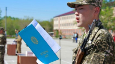Әскерден жалтарғандар үшін жаңа шектеулер енгізіледі: шетелге шығу, несие алу және мемлекеттік қызметке тұру мүмкін болмайды