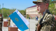 Әскерден жалтарғандар үшін жаңа шектеулер енгізіледі: шетелге шығу, несие алу және мемлекеттік қызметке тұру мүмкін болмайды