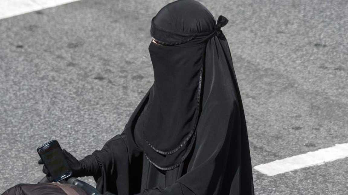 12 shildeden bastap betti tolyq jabatyn kıimderge shekteý qoıylady