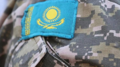 Qazaqstan áskerılerine sapasyz kıim-keshek jetkizilgeni anyqtaldy
