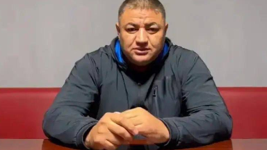 حاسان قاسىمبايەۆتىڭ سوتى: باستى ايىپتالۋشى كىناسىن مويىنداعان جوق