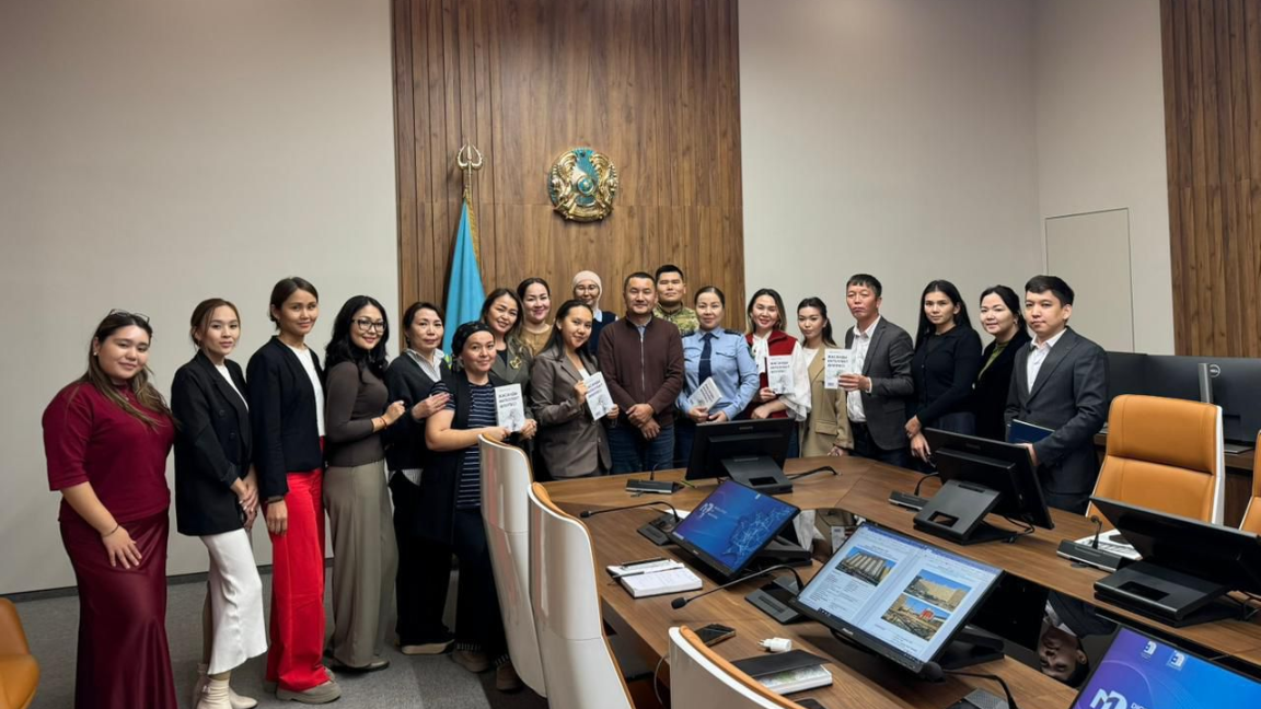 ماڭعىستاۋدا جاساندى ينتەللەكت (AI) بويىنشا ترەنينگ ءوتتى: Ai-Hub وكىلى جاڭا كىتابىن تانىستىردى