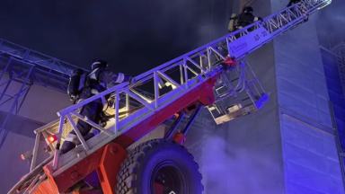 "Мұз қатқан техника мен киім": СҚО-да қатты аязға қарамастан өрт сөндірушілер кәсіпорынды сақтап қалды