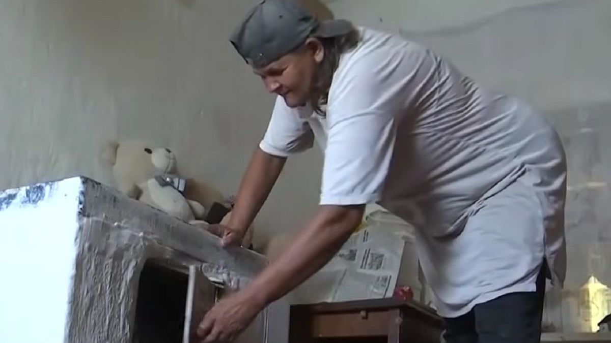 'Like an Island': Kazakh Village Without Gas, Road for Three Years