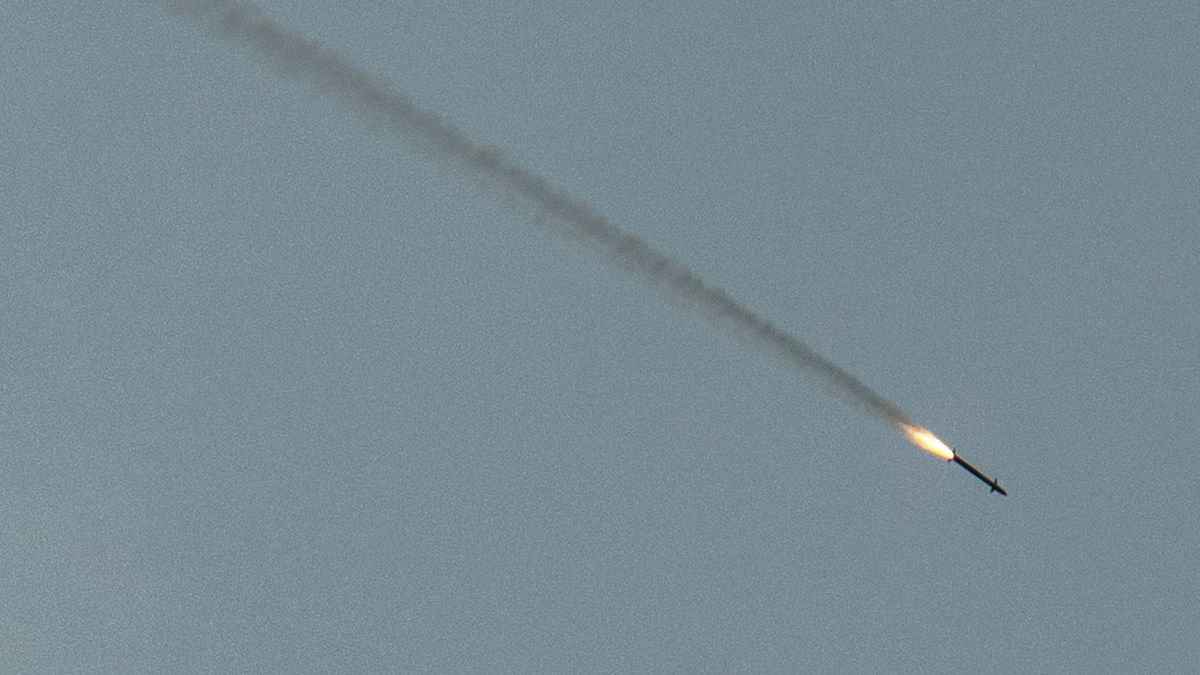 US Strikes Iranian Airport, Iran Hits Base in Bahrain
