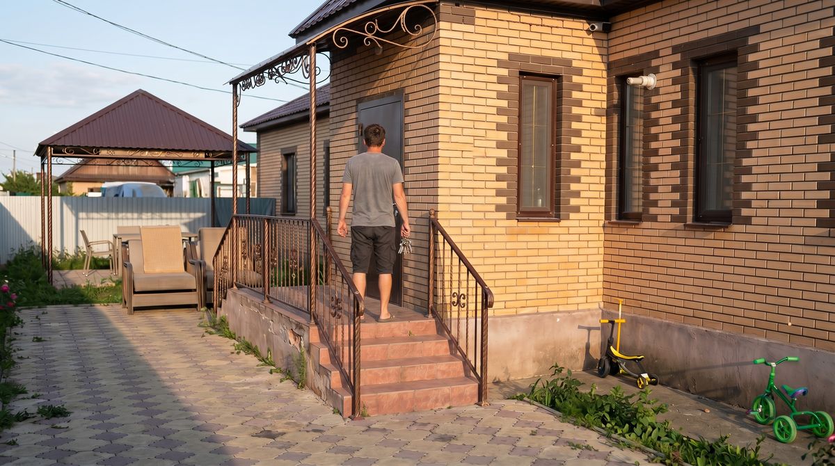 Орал тұрғынының үйін жалға алушылар басып алды: дау сотқа жетті