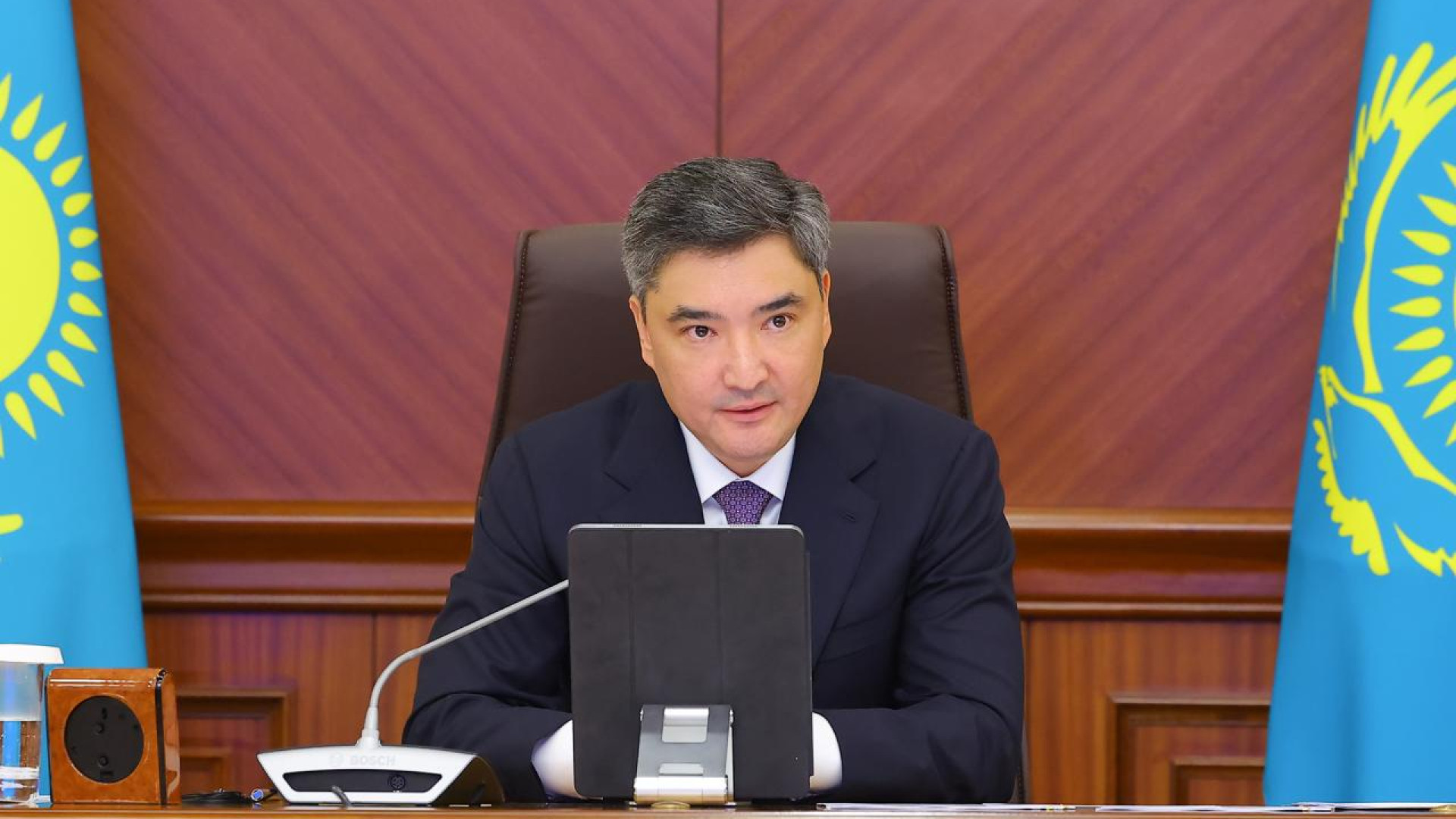 总理提醒能源部和“萨姆鲁克-卡泽纳”管理层承担个人责任
