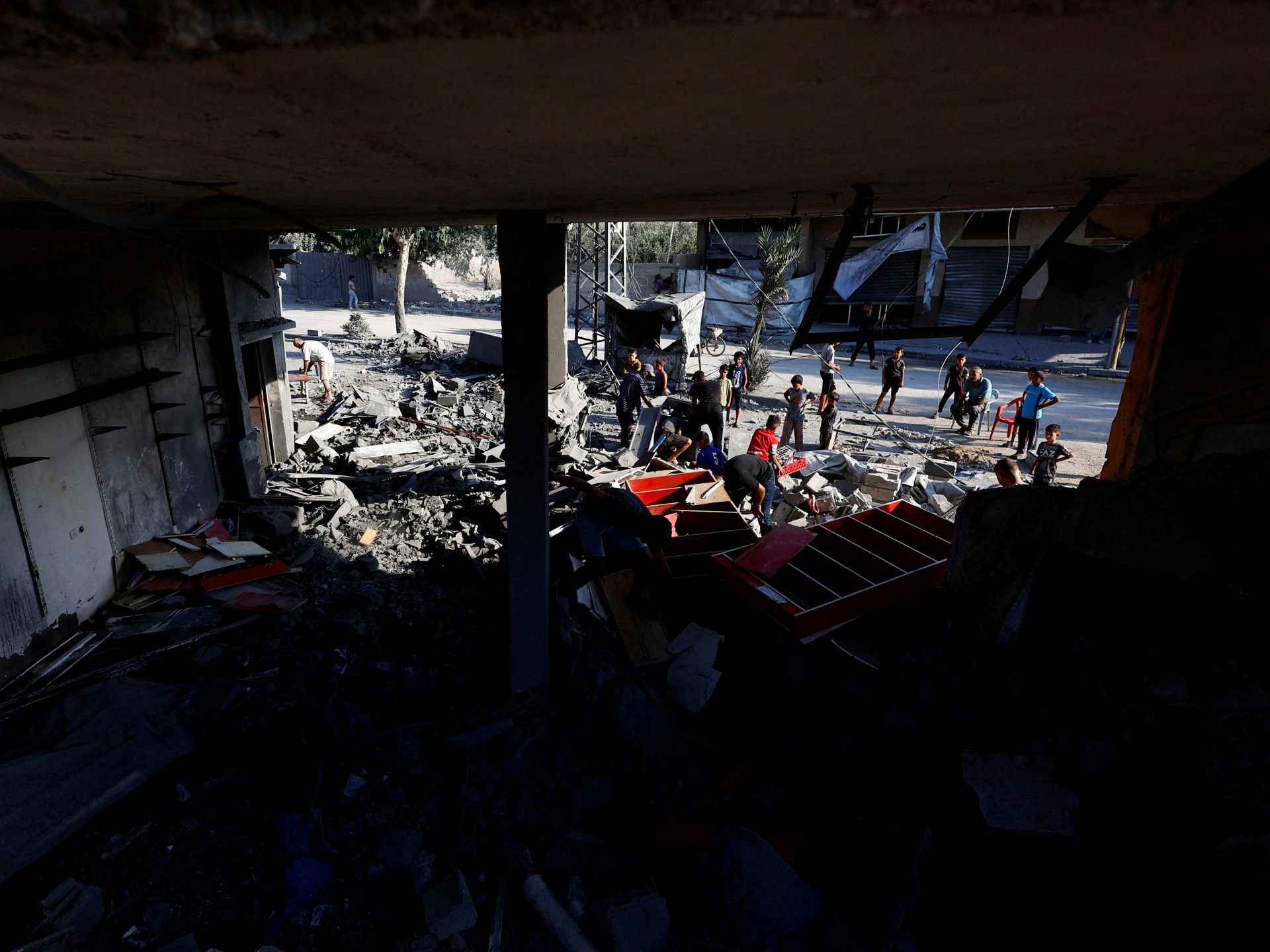 İsrail'in Gazze'ye saldırısında 14 kişi öldü, aralarında cenaze törenine katılanlar da var