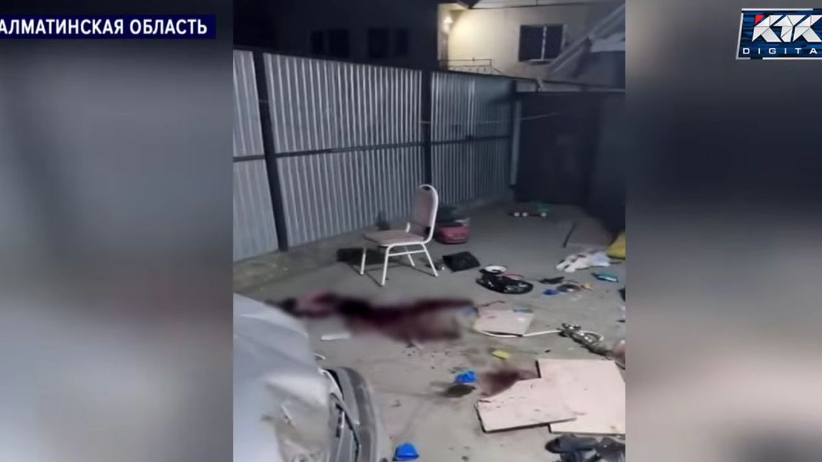 Автомобиль влетел во двор на день рождения: женщина лишилась ноги в Алматинской области