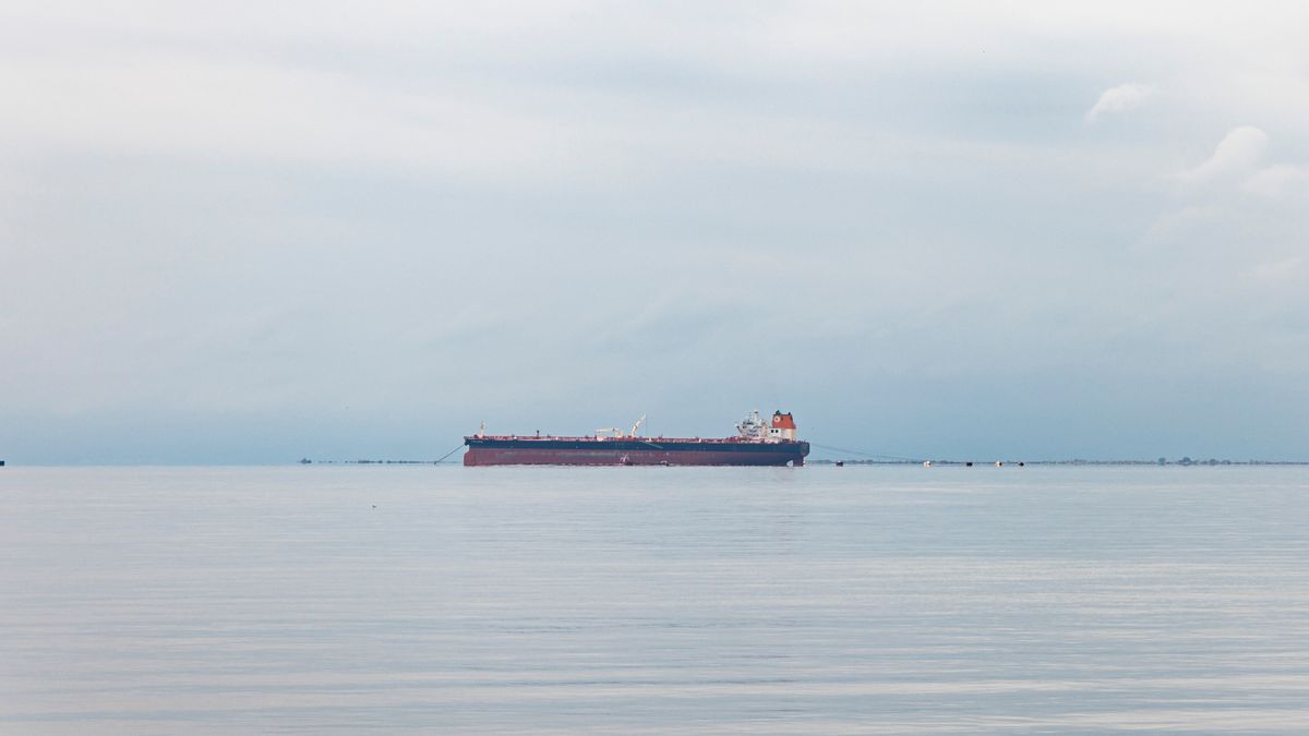 Drone Strikes Tanker at CPC Terminal; No Threat to Kazakh Oil Exports, Says Energy Ministry