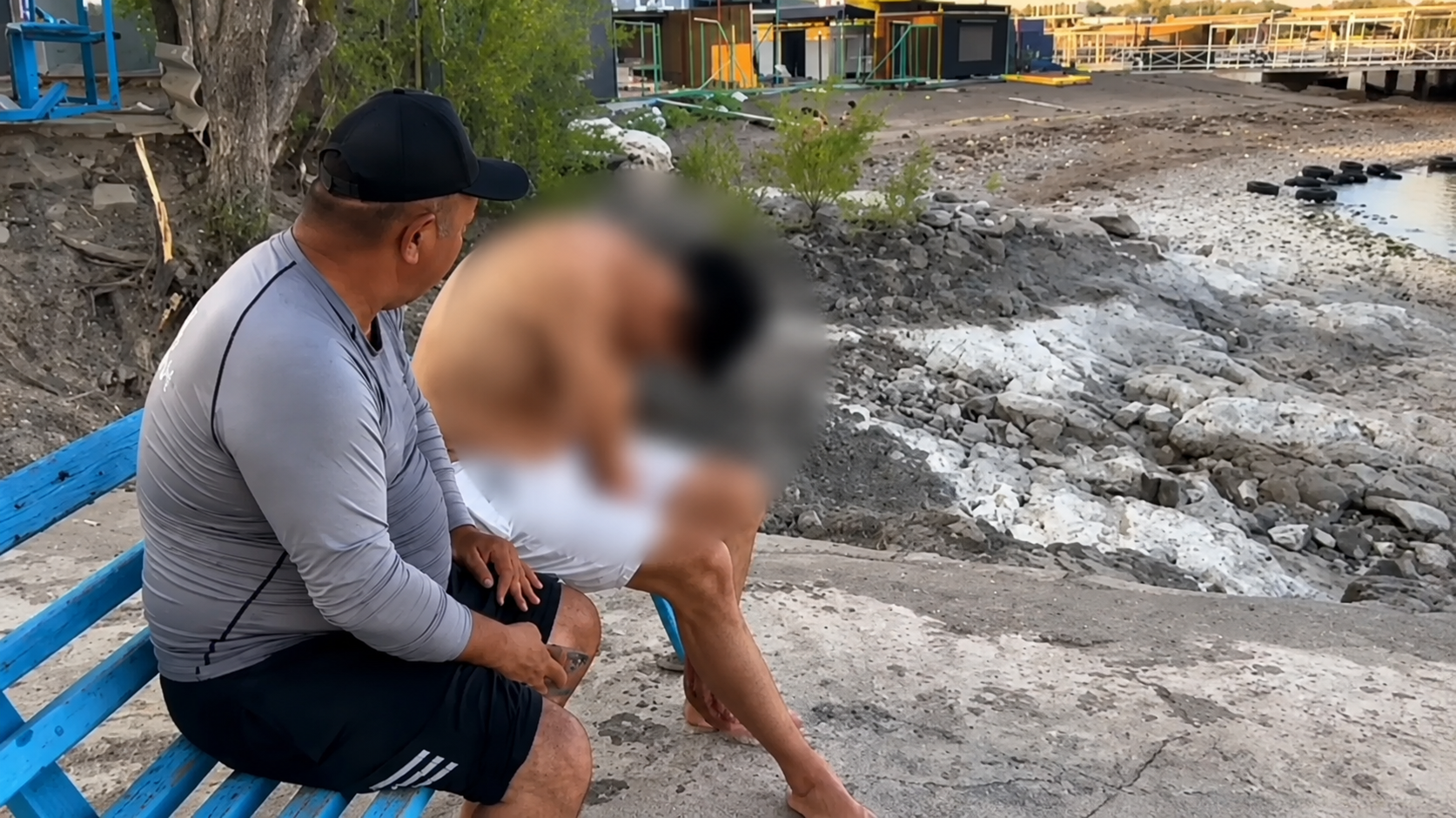 Спасатели извлекли из воды мужчину после падения с 'банана' в Конаеве