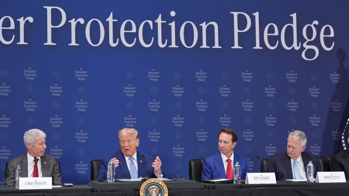 Трамп жасанды интеллект деректер орталықтарының электр энергиясына кететін шығындарын төмендету үшін ерікті міндеттемені кеңейтті