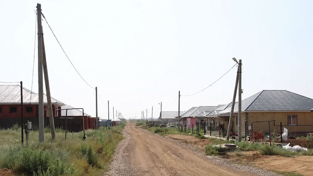 Families in Aktobe Suburb Wait Nine Years for School and Kindergarten