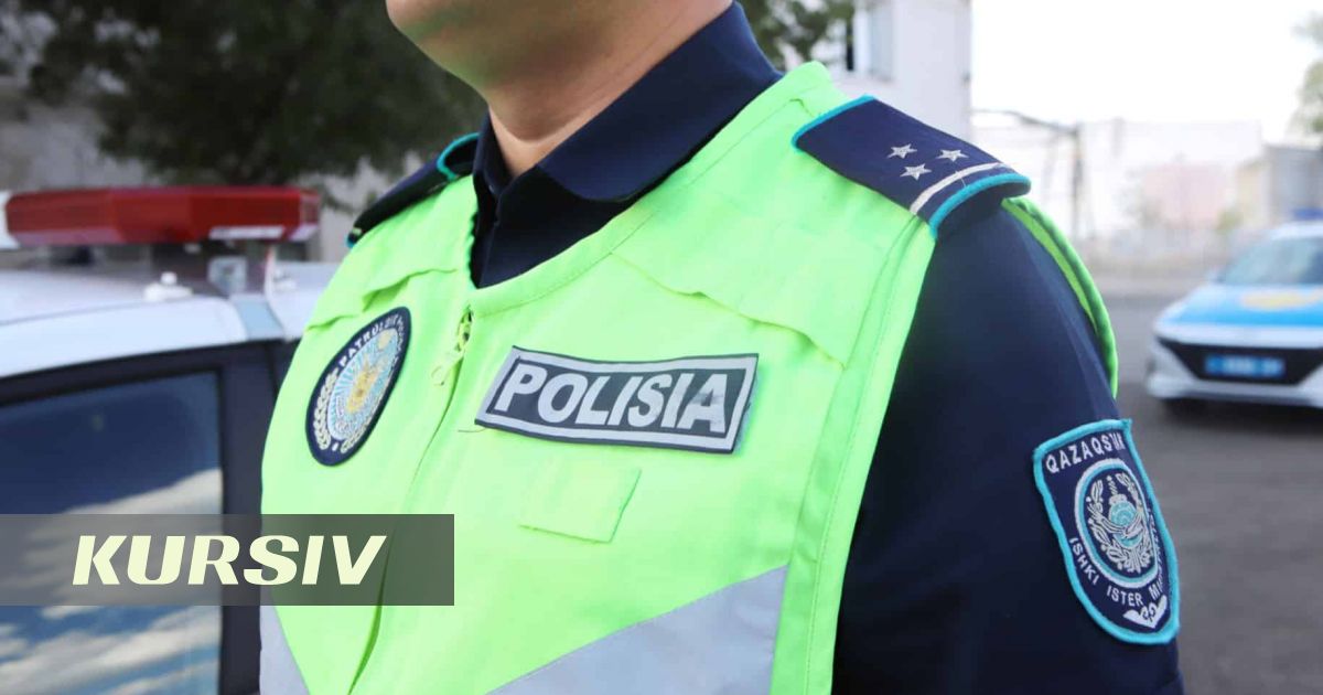 Polis memuru, sular altında kalan Astana'da kızı taşıyarak sosyal medyanın kahramanı oldu