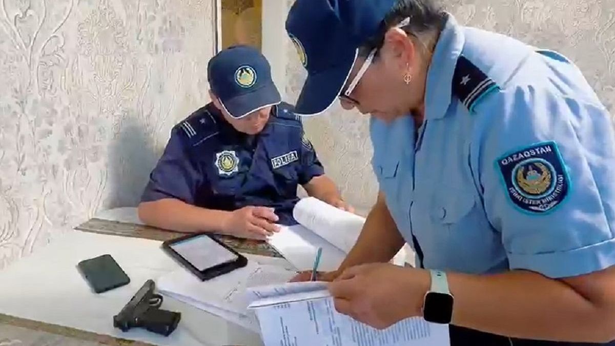 Kostanay bölgesinde polis rutin kontrolde beklenmedik bir silah buldu