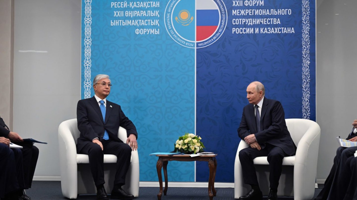 Tokayev and Putin Discuss Ukraine, Nuclear Plant, and Trade in Omsk Meeting