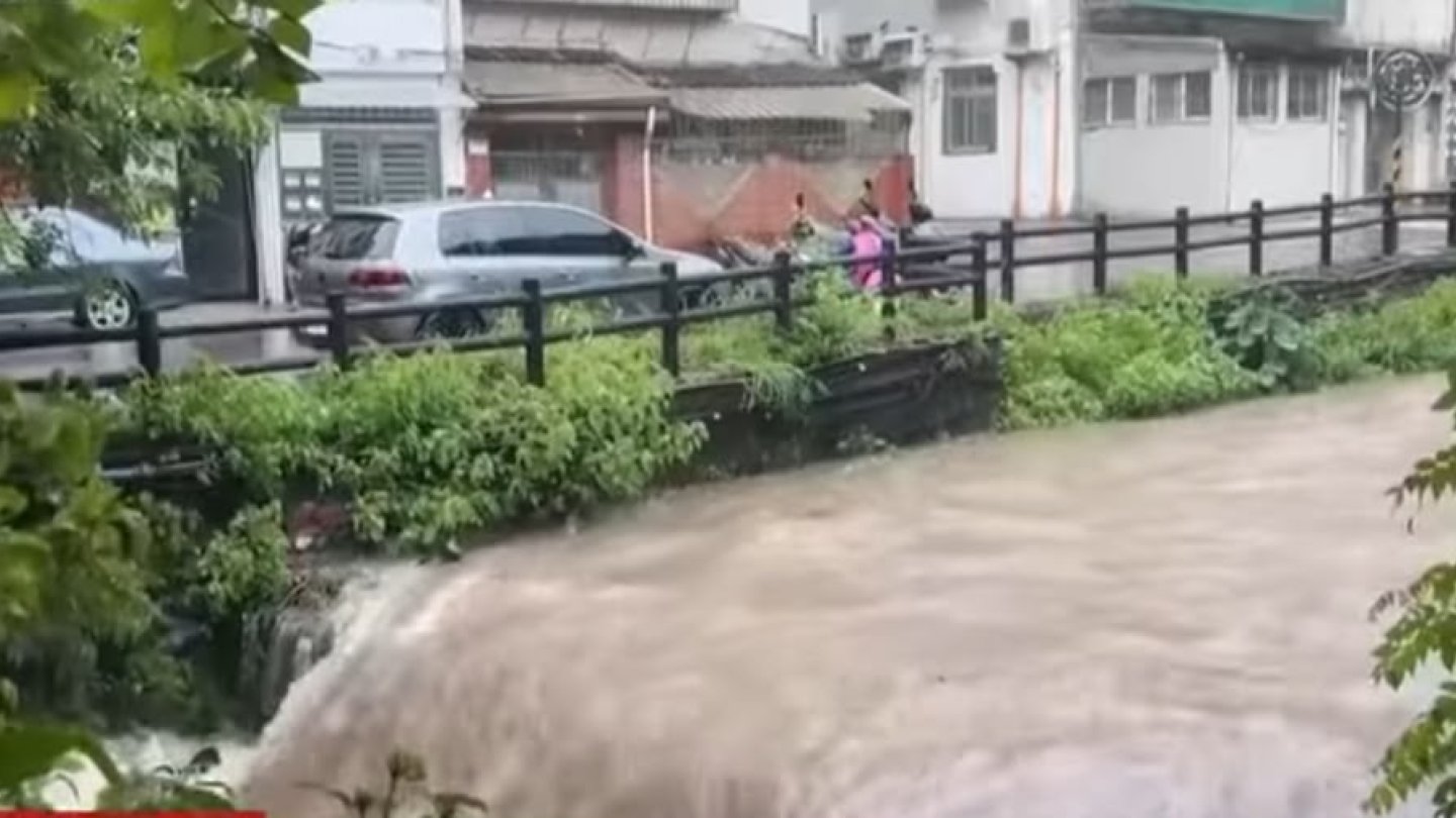 Қытайдың оңтүстігіне тайфун соқты: 340 мыңнан астам адам эвакуацияланды