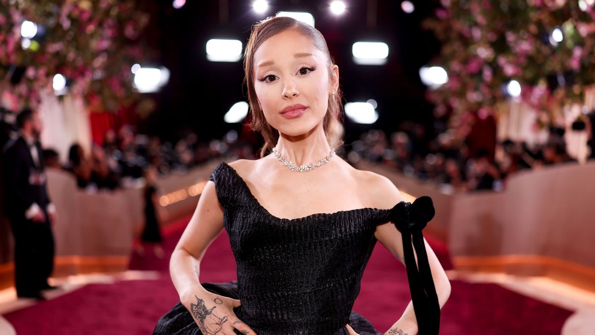 Ariana Grande Pauses Career Amid Press Scrutiny, Drops West End Role