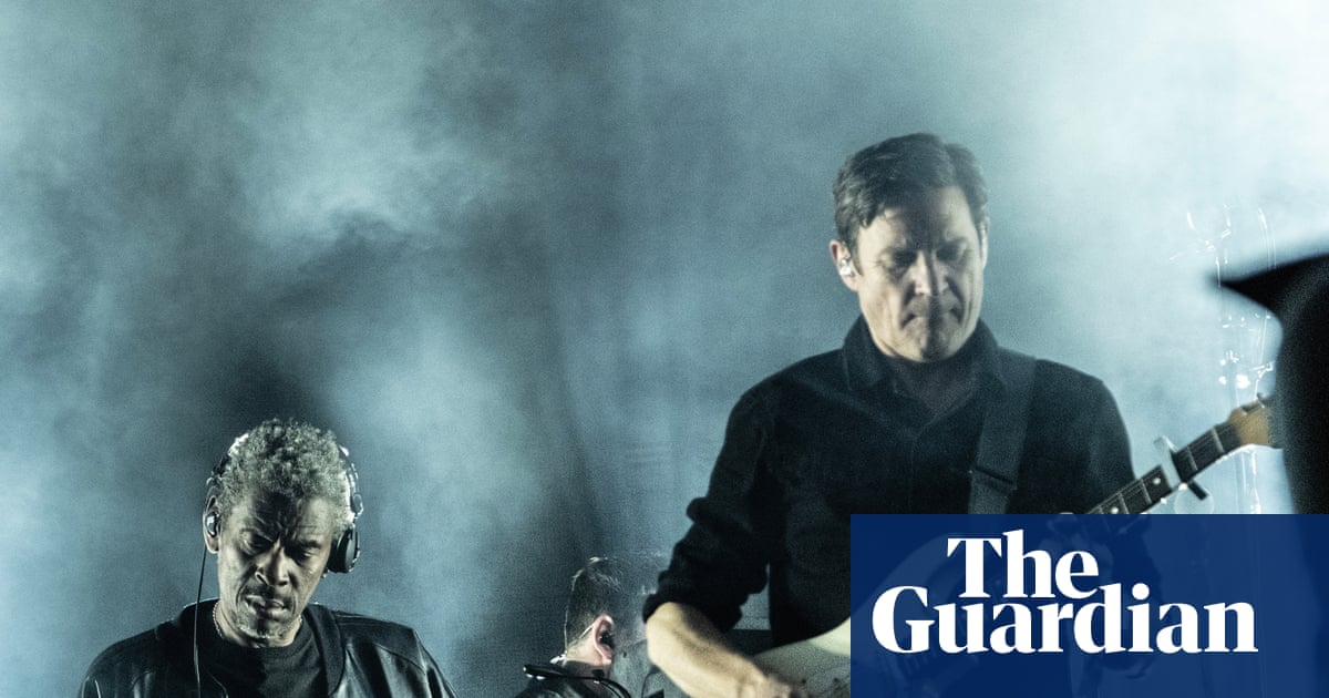 Massive Attack тобы Сингапурға кіруге тыйым салынды