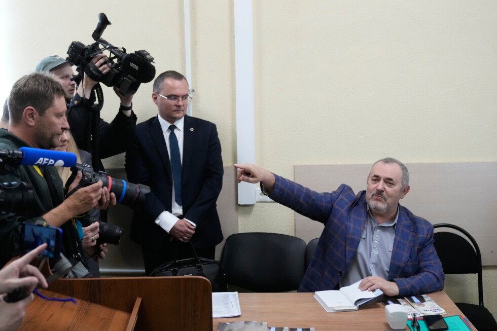 Путинді сынаған Борис Надеждин Ресейден кетті