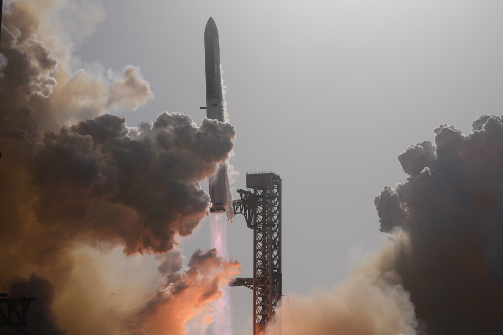 SpaceX инвесторлары Масктан қиын сұрақтар күтеді