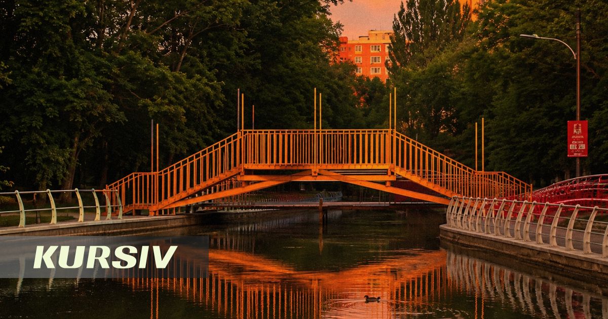 Wooden Bridge Built in Astana Based on Leonardo da Vinci's Design
