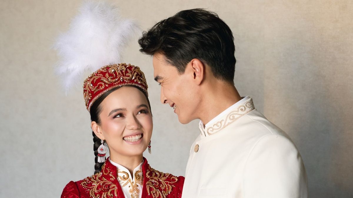 Kazakh Dress Weighed 20 kg: Raushan Kudaibergen Recalls Creating Her 'Kyz Uzatu' Outfit