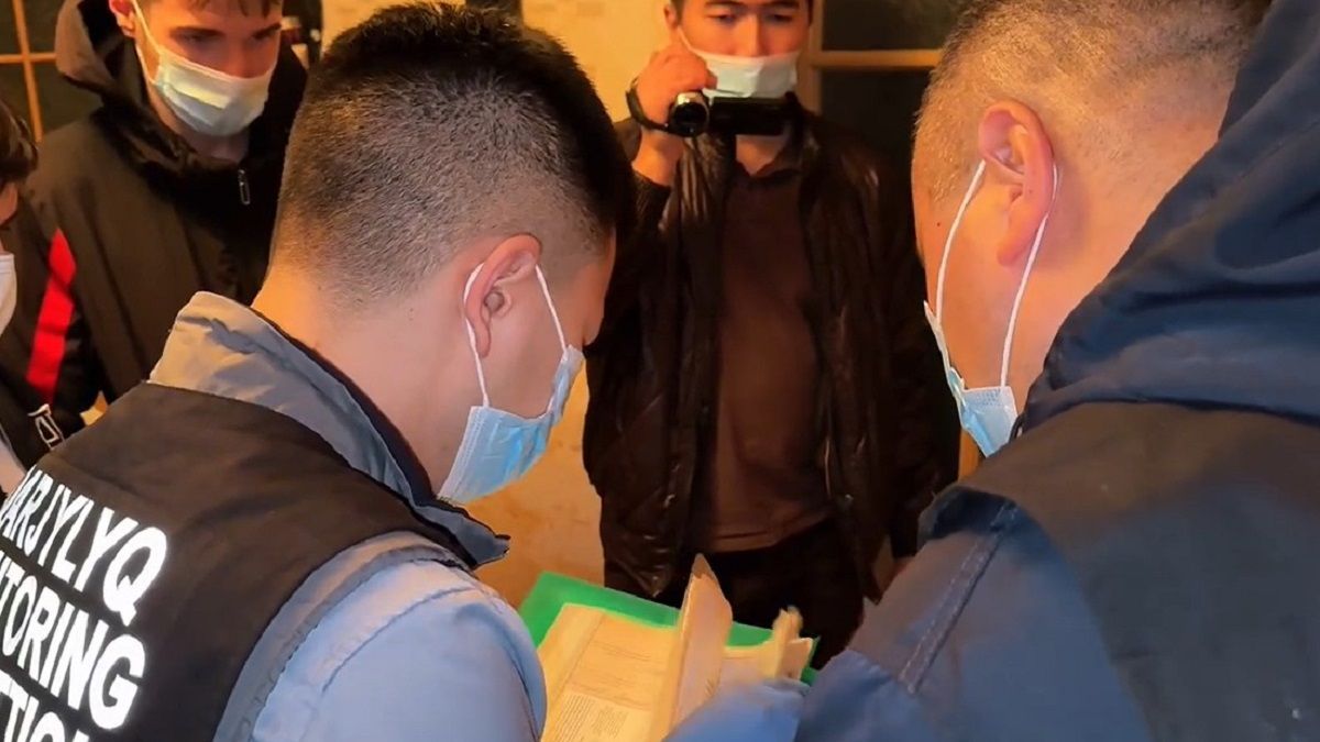哈萨克斯坦男子靠高达120%年利率贷款赚取十亿坚戈,但失去公寓和豪车