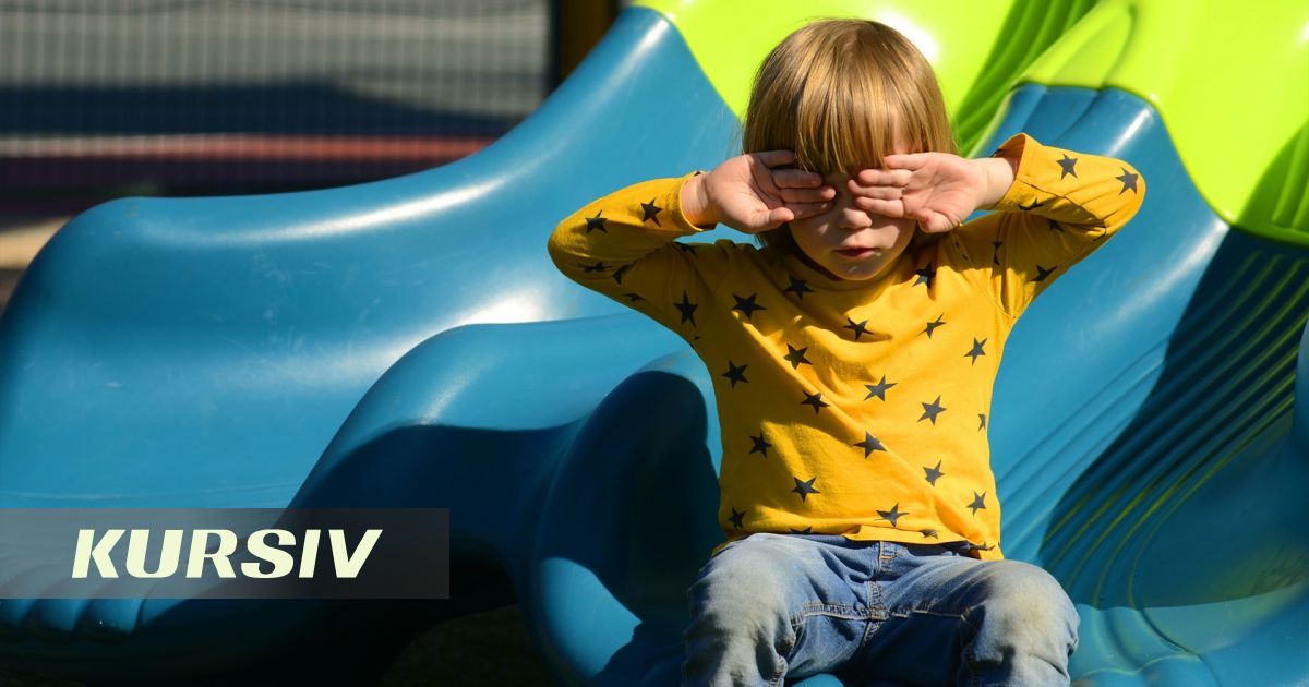 Атырауда жеке балабақша тәрбиешілері ананың шағымынан кейін полицияға жеткізілді