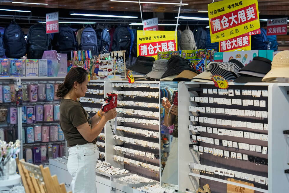 China's Exports Slow in July Despite High-Tech Demand