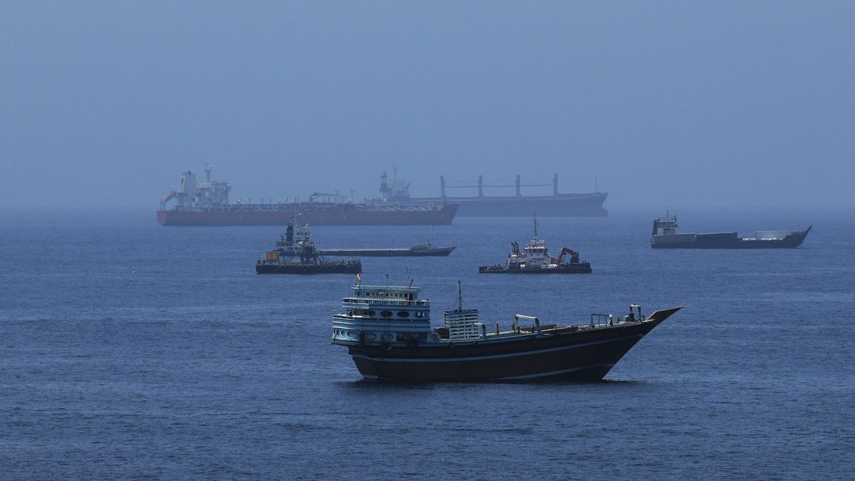 Iran Proposes Ban on US Ships in Strait of Hormuz