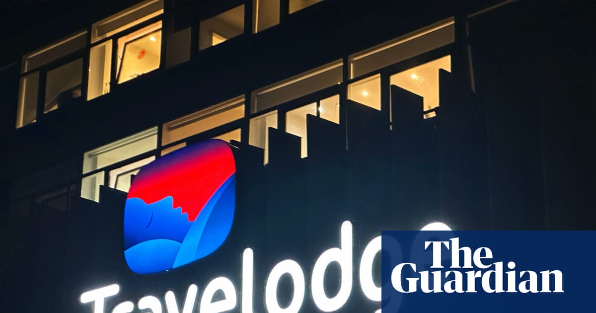 Travelodge қызметкері зорлық-зомбылық жасаушыға бөлме кілтін беріп, әйелдің шабуылға ұшырауына себеп болды