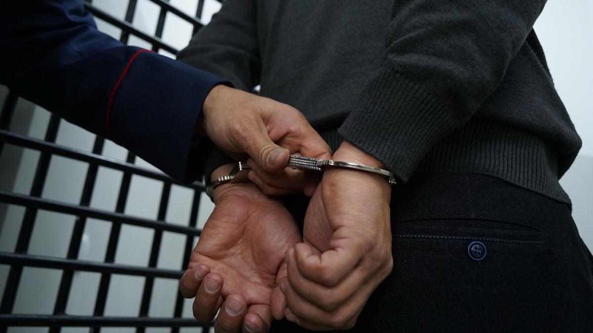 Условные сроки заменены на реальные: напавших на полицейских отправили в колонию в Атырауской области