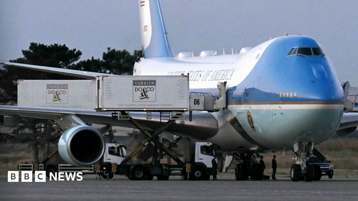 Трамп Иран қаупіне байланысты ұшақты жасырын ауыстырған