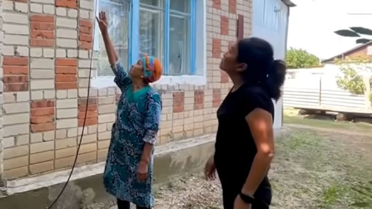 Aktöbe'de iki katlı bina çatırdıyor: Sakinler çökme korkusu yaşıyor