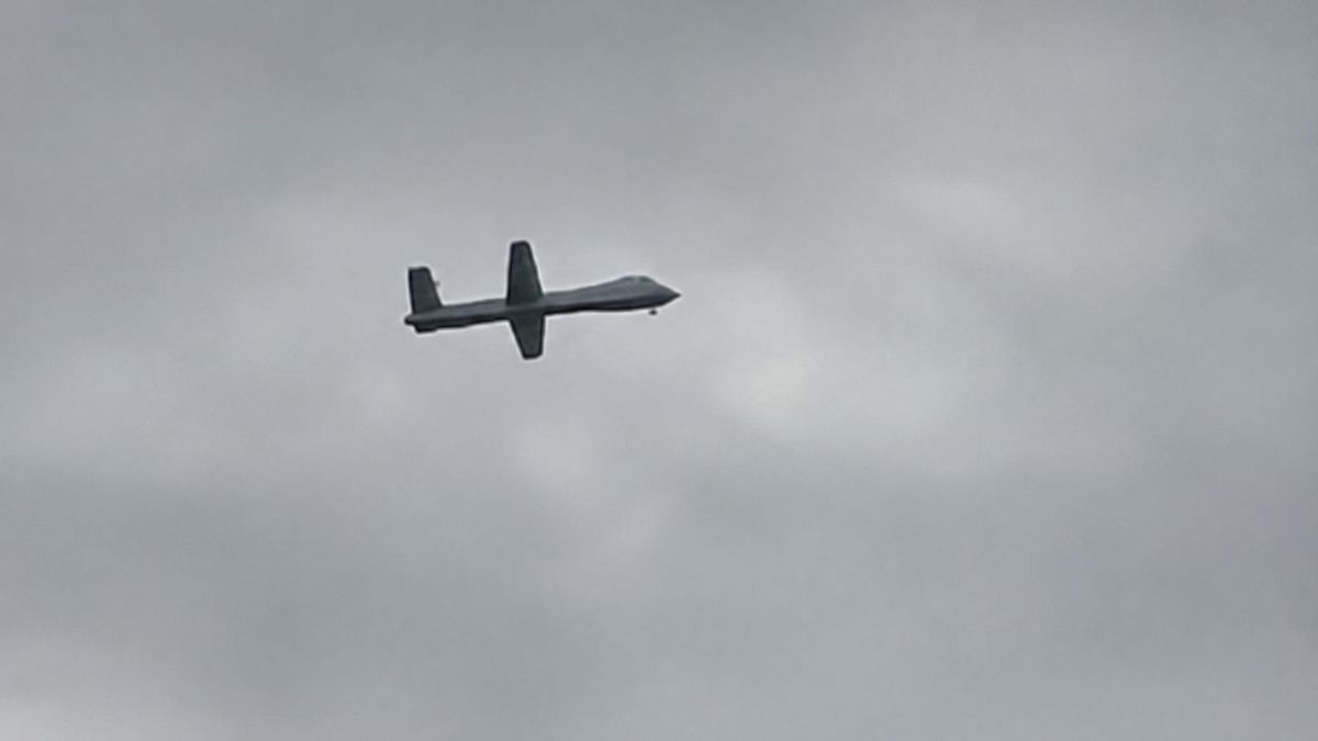 阿克套上空发现苏-27战斗机和无人机