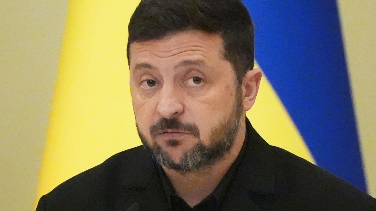 Зеленский призвал Запад усилить давление на Путина и отверг вывод войск из Донбасса