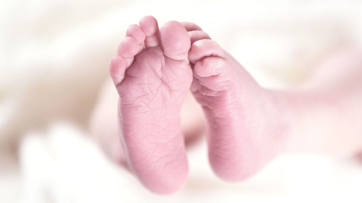 Kazakh Woman Leaves Newborn in Cesspit, Covers with Sand and Stones