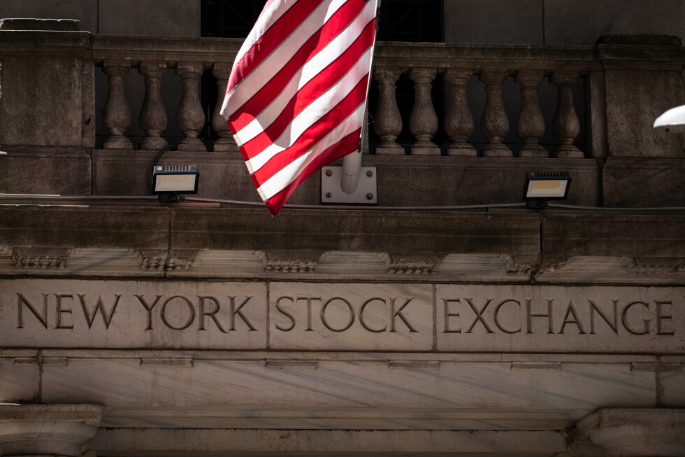 Asian Shares Mostly Gain, US Futures Mixed