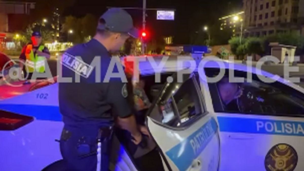 Kunayev Caddesi'nde Cesur Soygun: Almatı'da Altı Polis Ekibi Şüphelileri Yakaladı