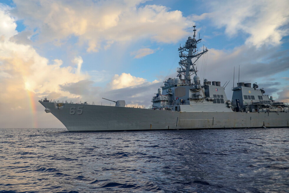 US Navy destroyer broke down for four days in the Pacific