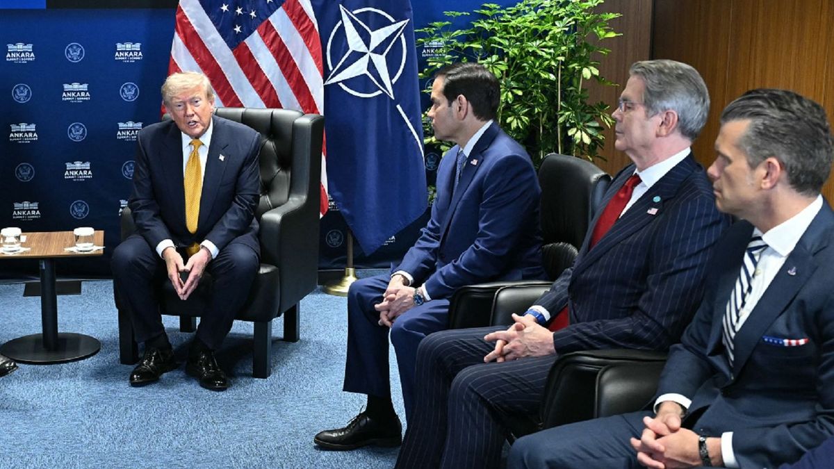 «Клоундар тобы»: Иранда Трамп әкімшілігін келемеждеді