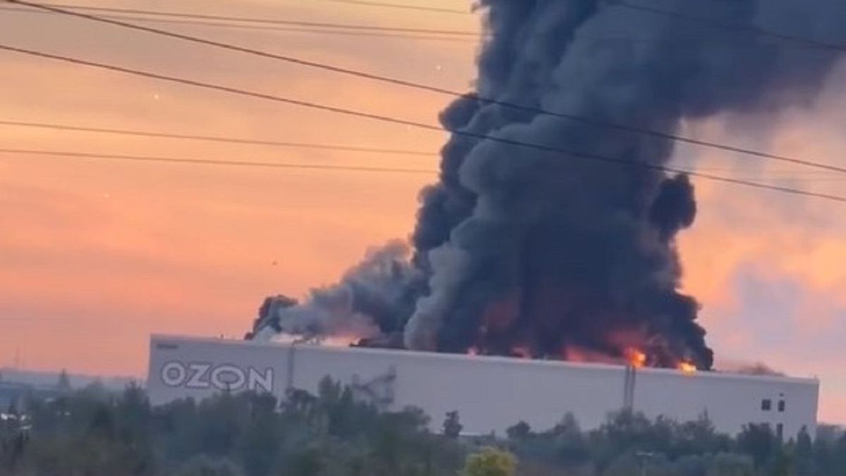 Самара облысындағы Ozon қоймасы ұшқышсыз ұшақ шабуылынан кейін өртенді
