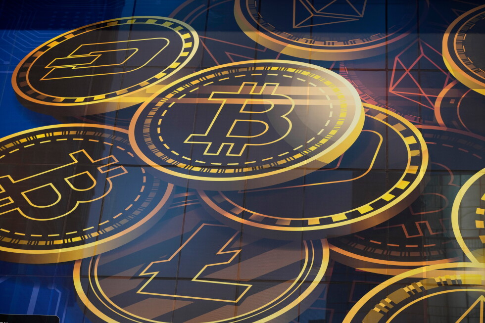 Gold and Bitcoin Surge in a Week: Treasury Actions and Dollar Weakness