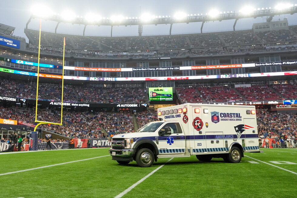 Eagles' Ja'Quinden Jackson sakatlanarak hastaneye kaldırıldı